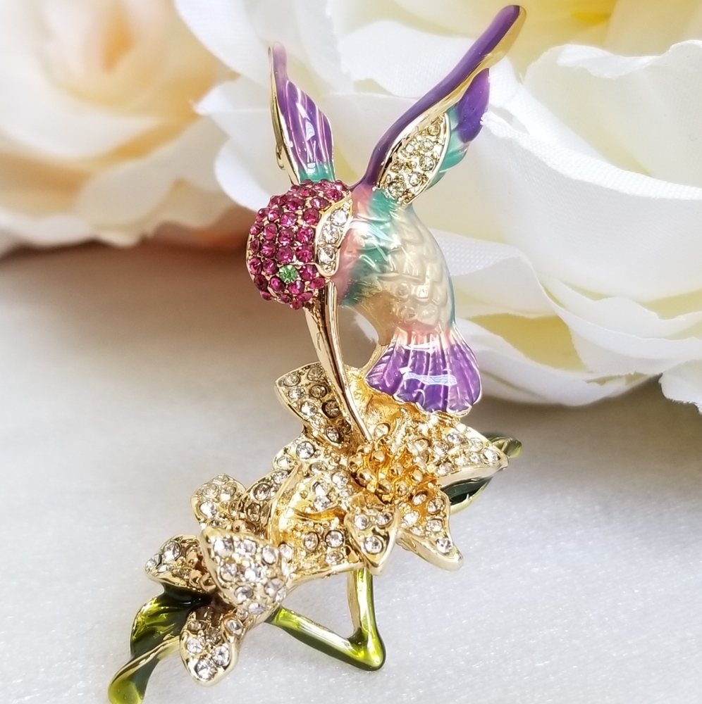 NWT - 3-D Hummingbird on Double Crystal Brooch